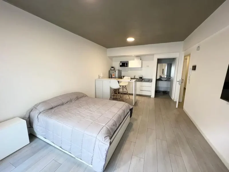 Teniente Juan Domingo Peron 4100, Piso 2