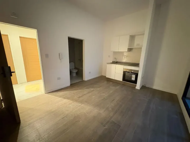 Av San Juan 1900, Piso PB